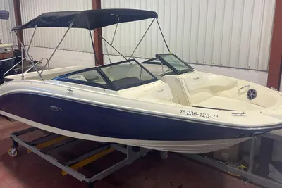 2021 Sea Ray SPX 210