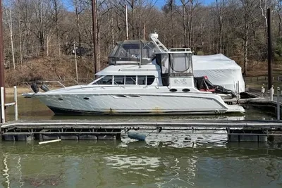 Silverton Cockpit Motor Yacht