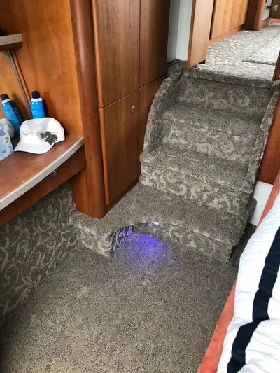 Bottoms Up Yacht Photos Pics Interior of 1996 Silverton 442 Cockpit Motor Yacht.