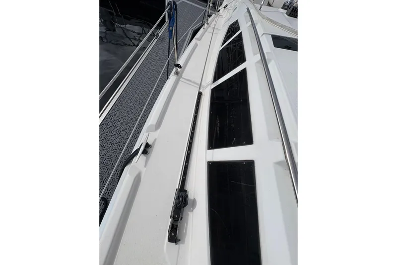 Tru Blu Yacht Photos Pics 2010 Hunter 39 sailboat deck with sleek design and modern fittings.