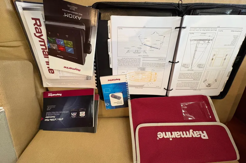 Tru Blu Yacht Photos Pics Manuals and documents for Raymarine equipment on a Hunter 39, 2010 model.