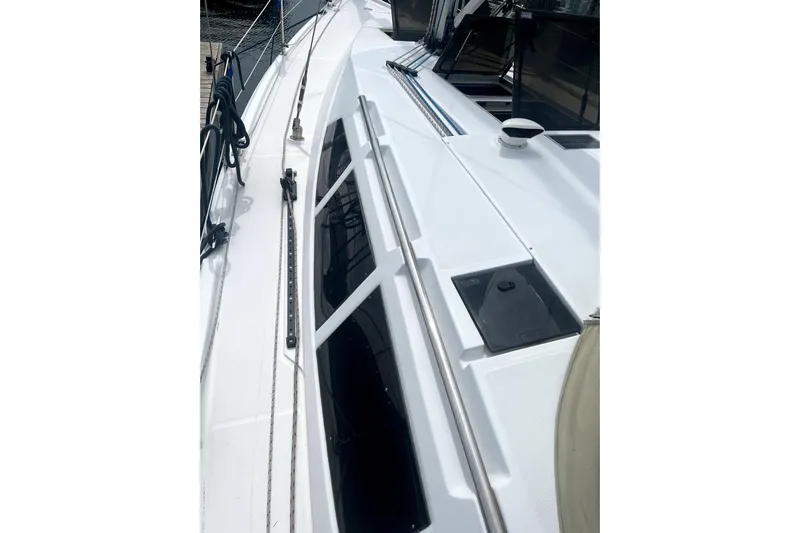 Tru Blu Yacht Photos Pics 2010 Hunter 39 sailboat deck with sleek design and modern features.