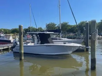 Robalo R270