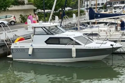 1998 Bayliner Ciera 2452 CD Express