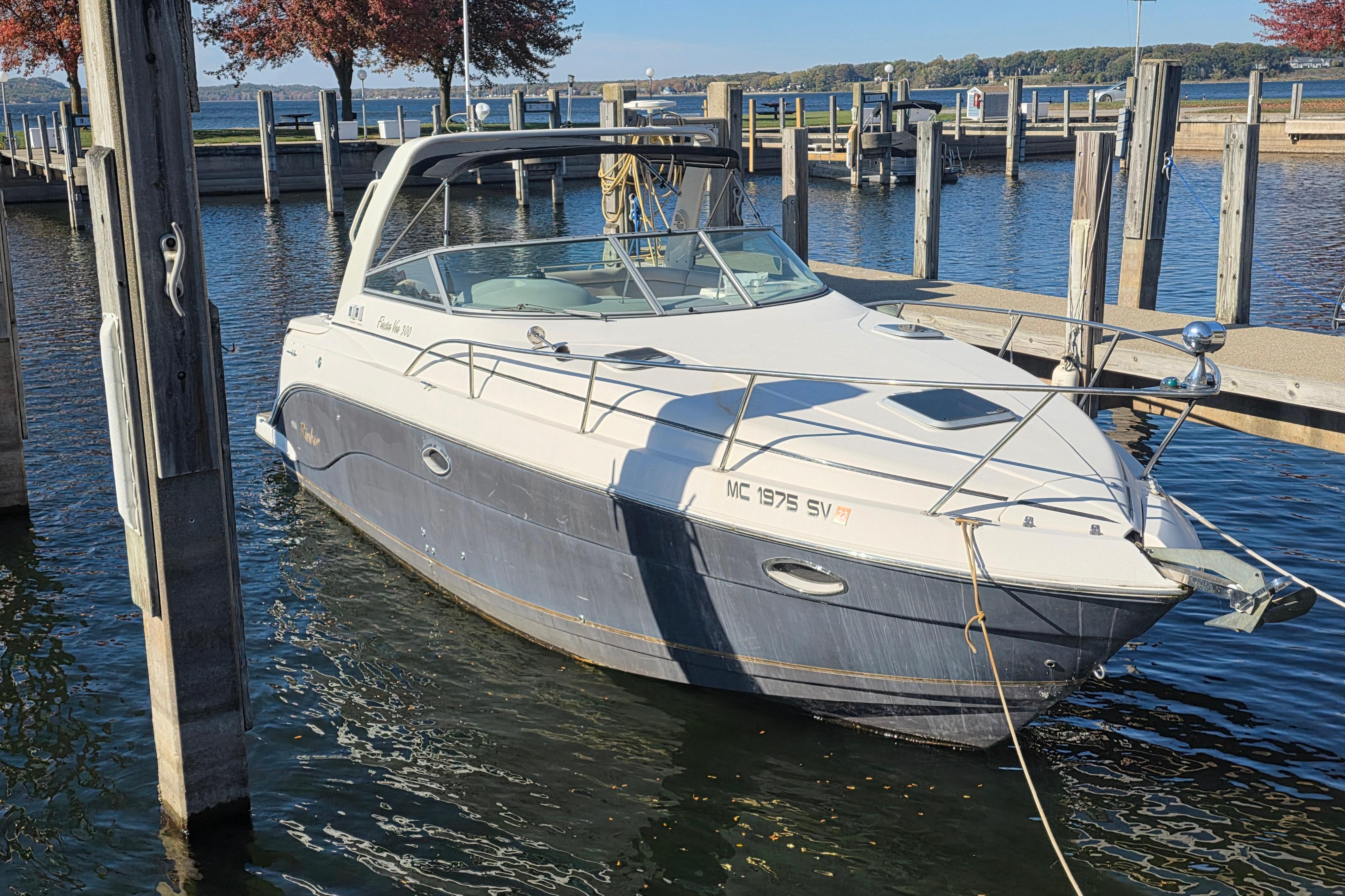 Rinker 300 Express Cruiser