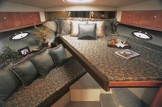 2005-46-9-cruisers-yachts-440-express