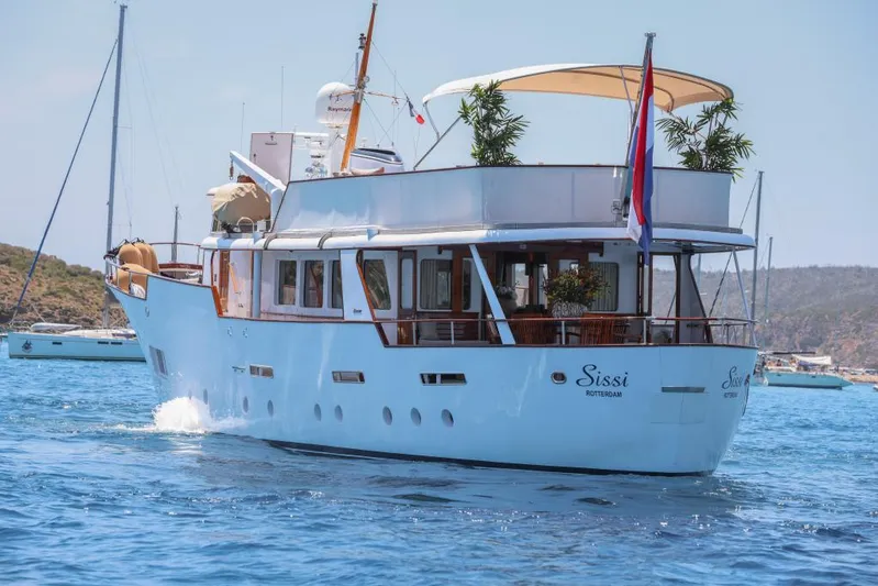Sissi Yacht Photos Pics STERN VIEW