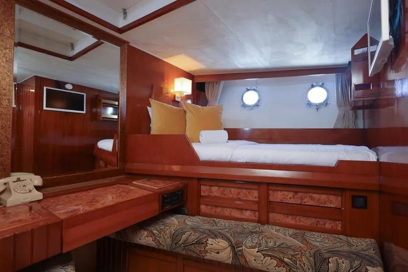 Sissi Yacht Photos Pics TWIN CABIN