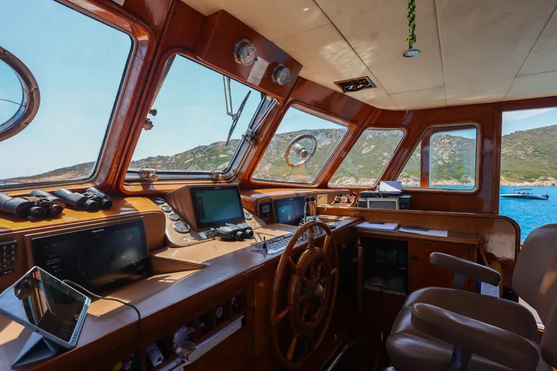 Sissi Yacht Photos Pics COCKPIT