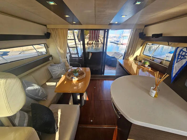 Giddy Up Yacht Photos Pics 