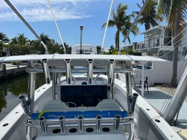  Yacht Photos Pics 2020 Freeman 34VH boat with Garmin equipment, docked near palm trees.