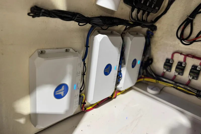  Yacht Photos Pics Electrical system setup in a 2021 Sea Cat 260 boat, featuring JL Audio components.