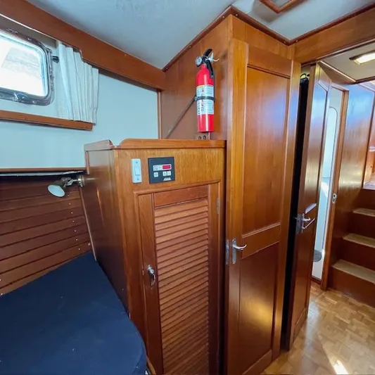 Emily Claire Yacht Photos Pics V Berth SB.jpeg