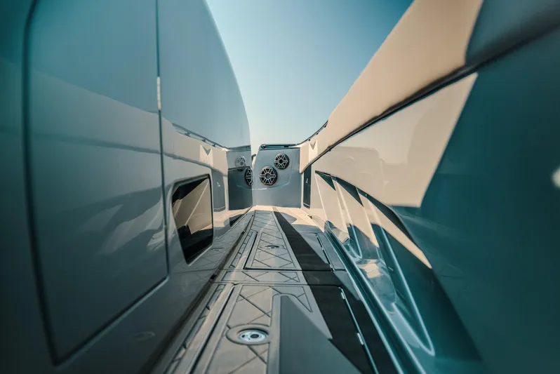  Yacht Photos Pics 2026 Deep Impact 499 Sport boat interior with sleek design and modern features.