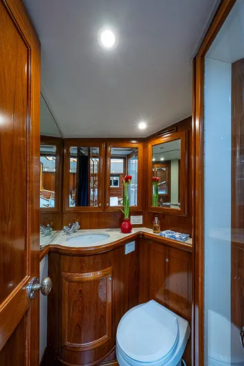 Legal Holiday Yacht Photos Pics Donzi 58 Legal Holiday - Interior Head