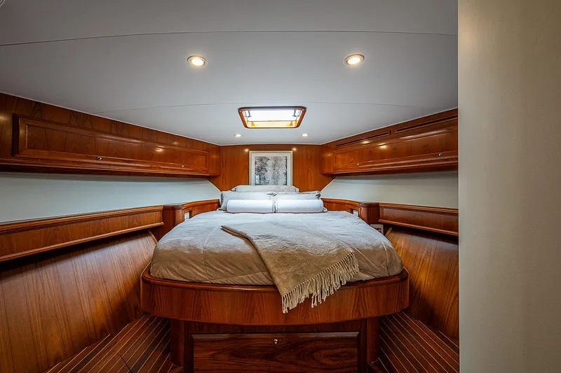 Legal Holiday Yacht Photos Pics Donzi 58 Legal Holiday - Interior Stateroom