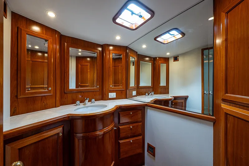 Legal Holiday Yacht Photos Pics Donzi 58 Legal Holiday - Interior Head