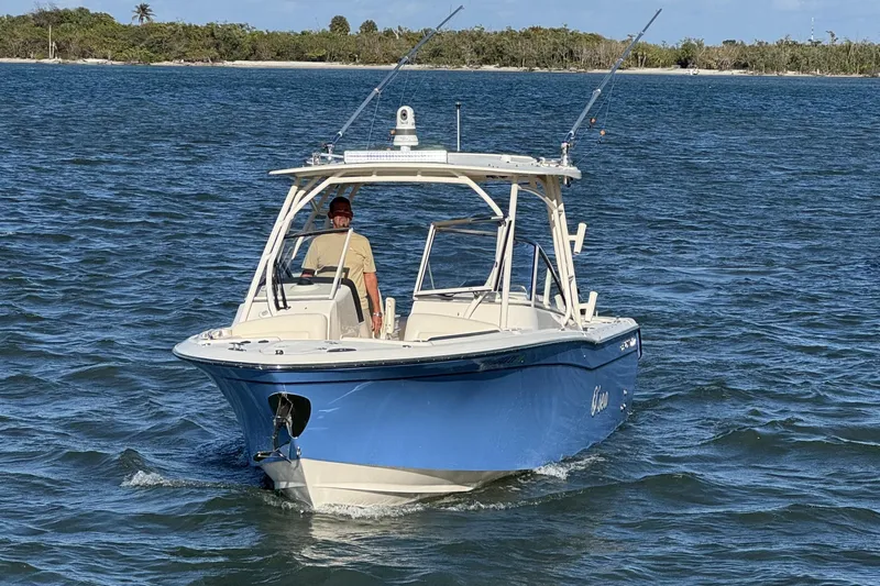 275-264 Brokerage Joe Yacht Photos Pics 2022 Grady-White Freedom 275 boat cruising on open water.