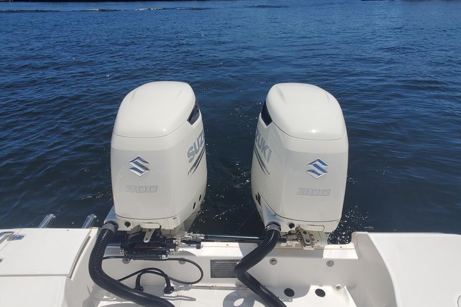 2006 Boston Whaler 32 Outrage Cuddy