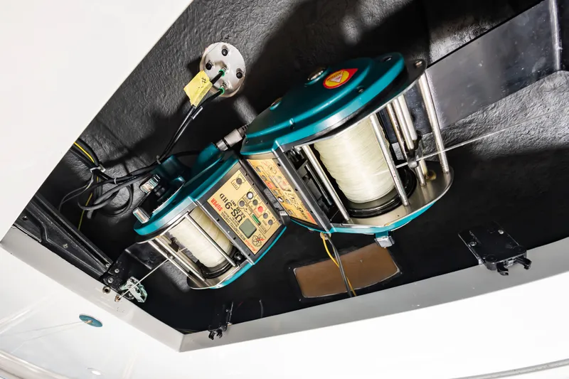 Big Hunter Yacht Photos Pics Electric fishing reel in Albemarle Spencer Edition 2024 boat.