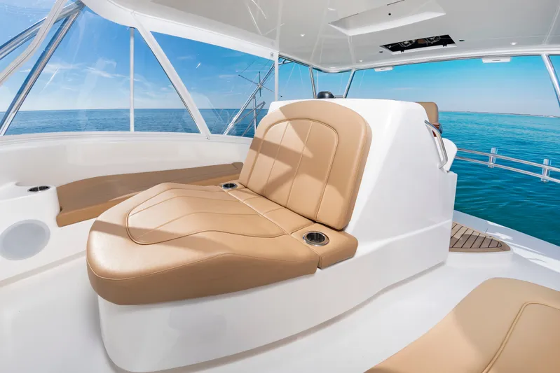 Big Hunter Yacht Photos Pics Luxurious seating area on the 2024 Albemarle Spencer Edition yacht.