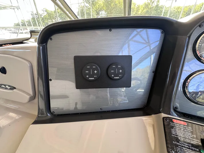 Crash Money Yacht Photos Pics 2007 Sea Ray 44 Sundancer helm with control panel and gauges.