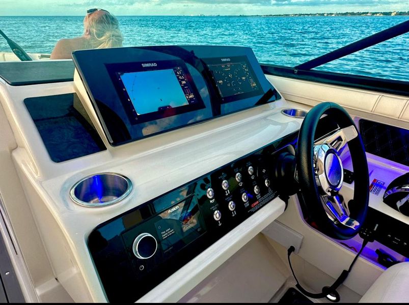 2020 Sea Ray 310 SLX