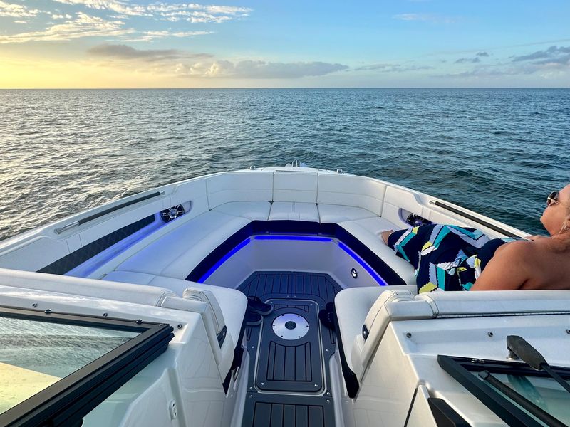 2020 Sea Ray 310 SLX