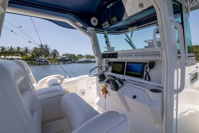 Outta Hand Yacht Photos Pics Everglades 35 Outta Hand - Exterior Helm