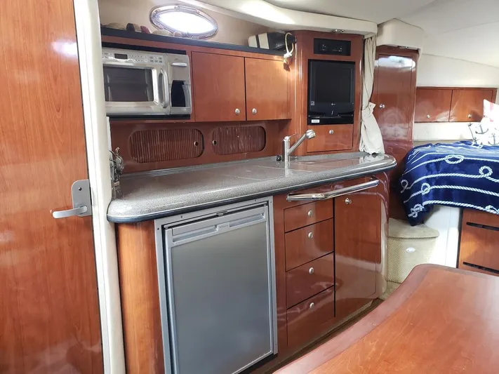 Wade-a-minute Yacht Photos Pics 