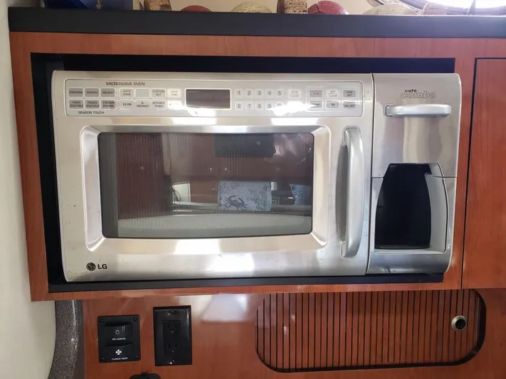 Wade-a-minute Yacht Photos Pics 