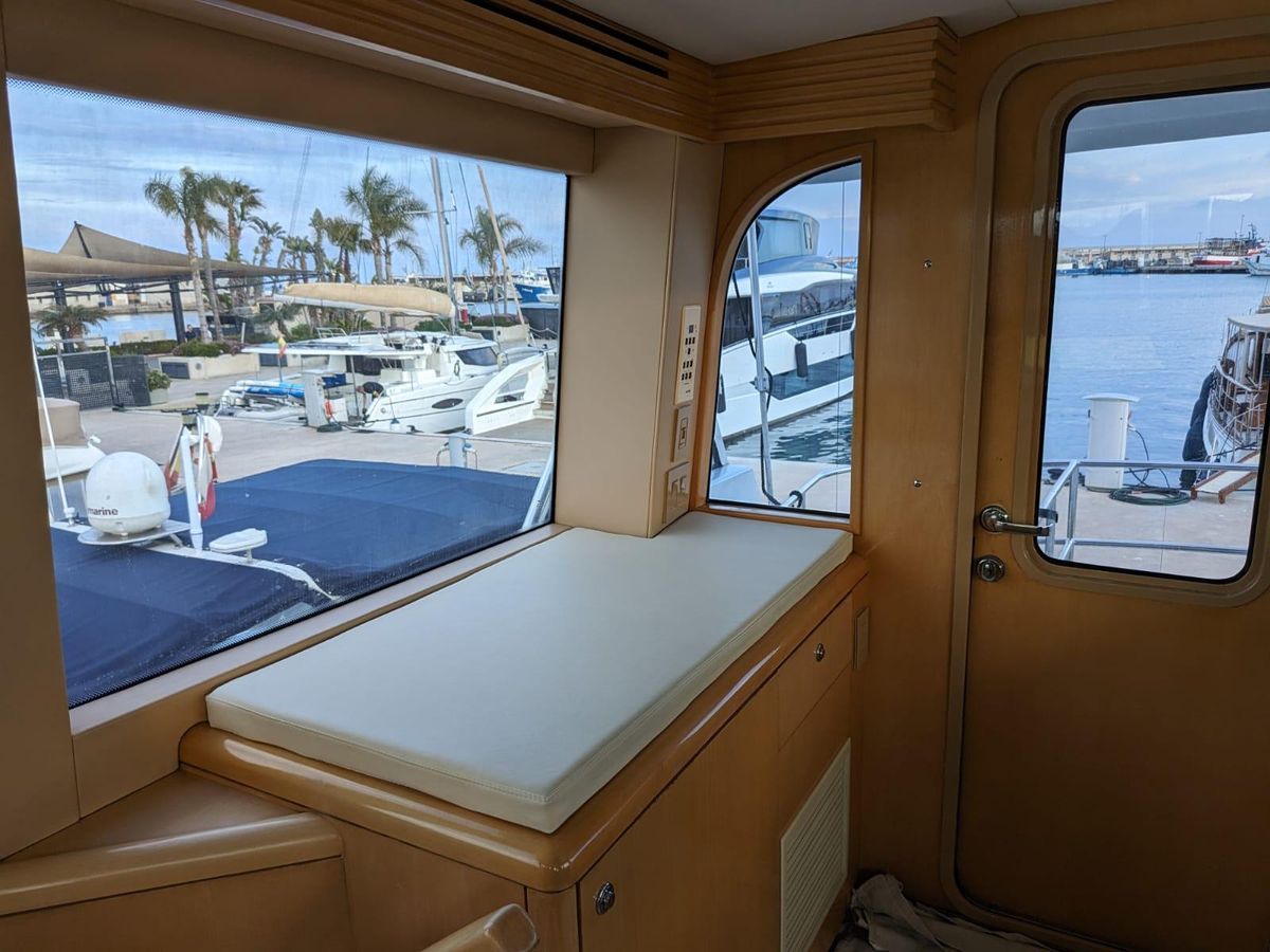 2001 Hatteras 70 