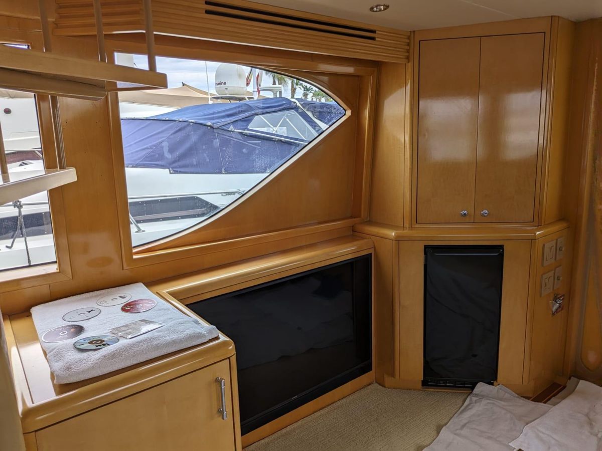 2001 Hatteras 70 