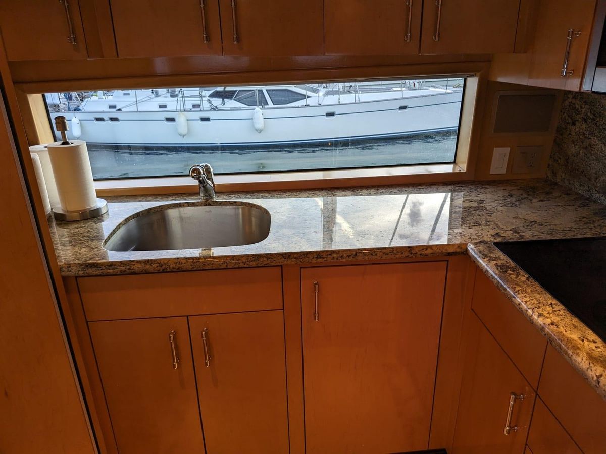 2001 Hatteras 70 
