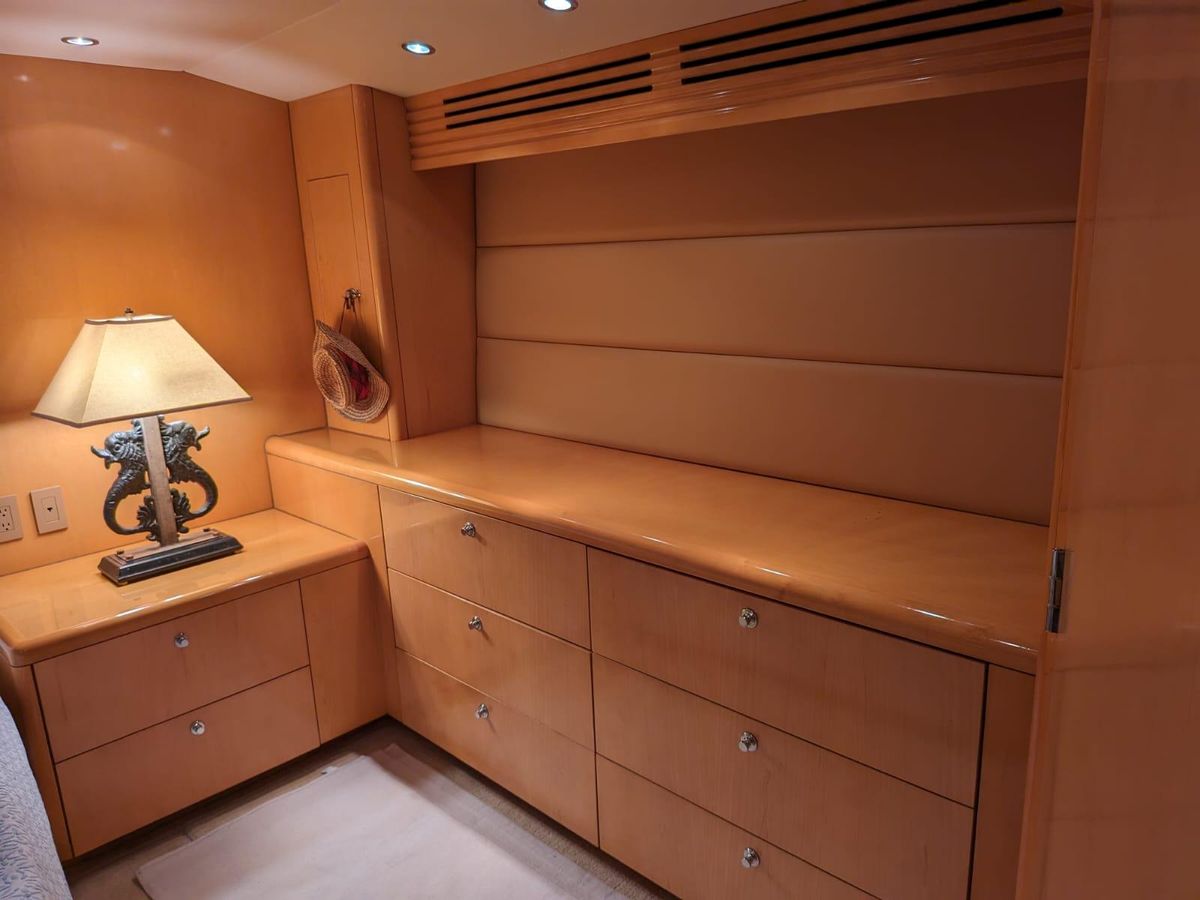 2001 Hatteras 70 