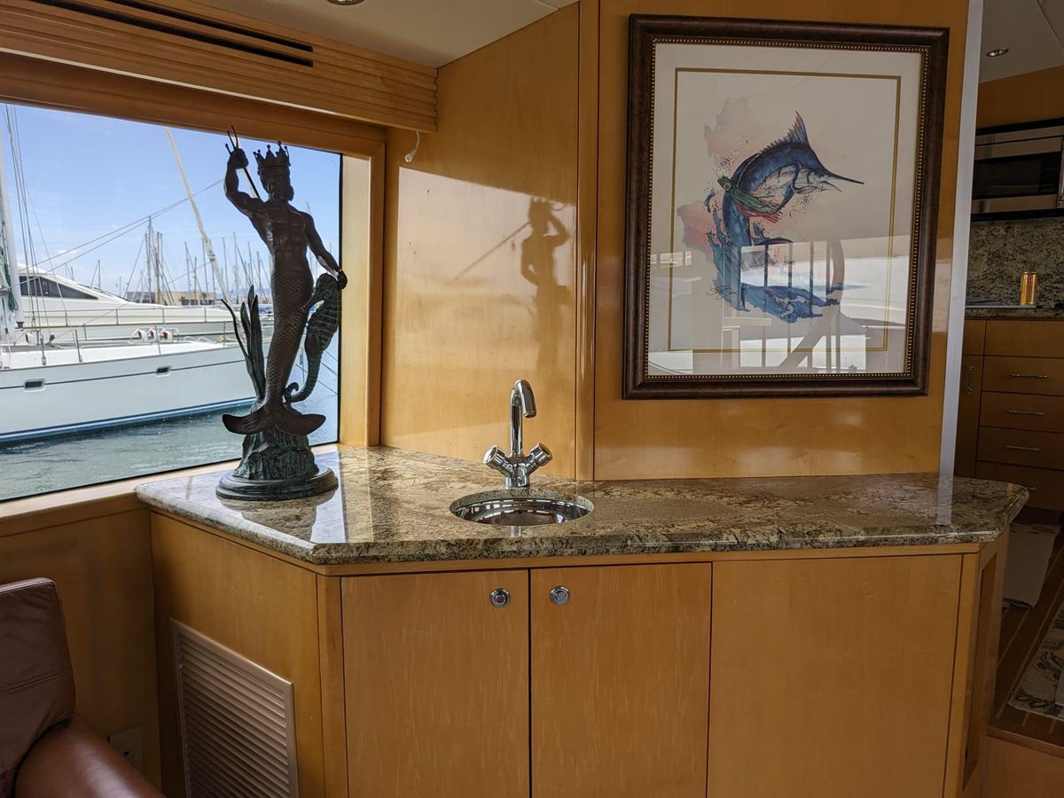 2001 Hatteras 70 