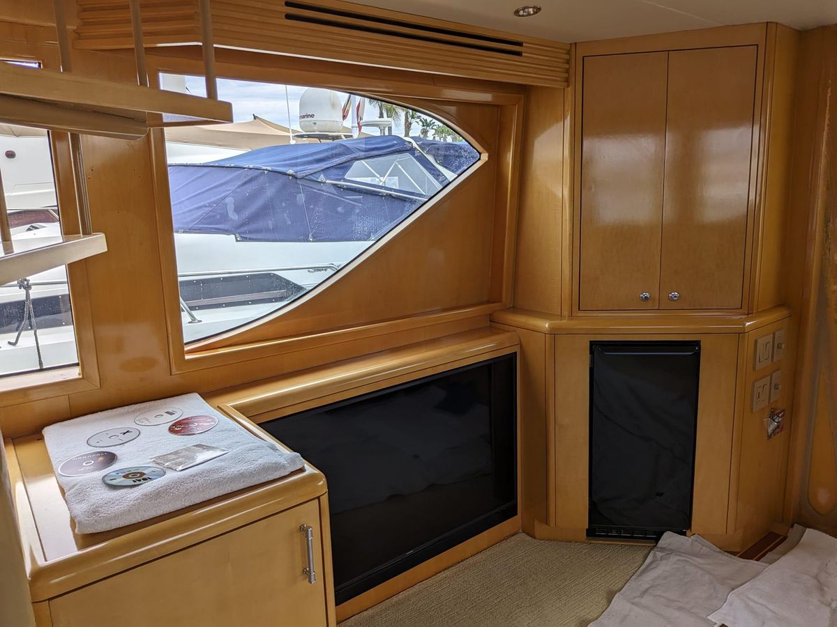 2001 Hatteras 70 