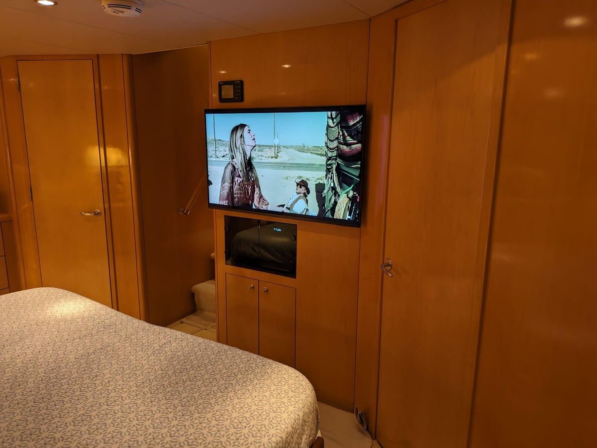 2001 Hatteras 70 