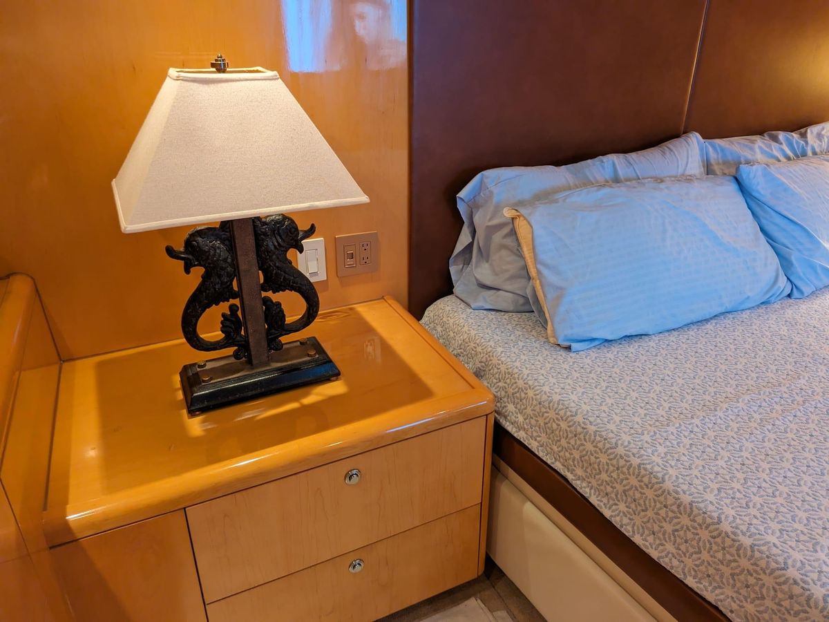 2001 Hatteras 70 