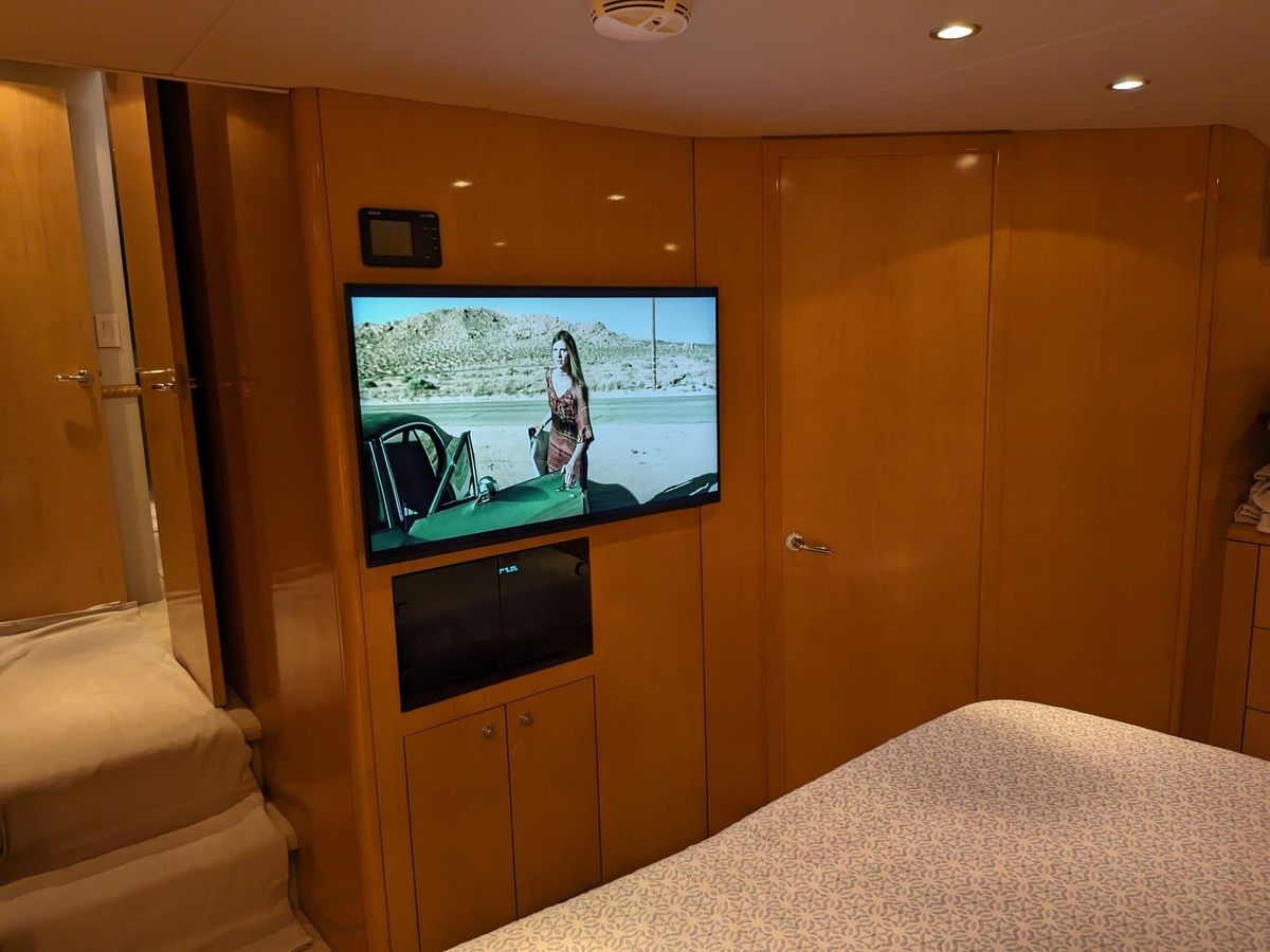 2001 Hatteras 70 