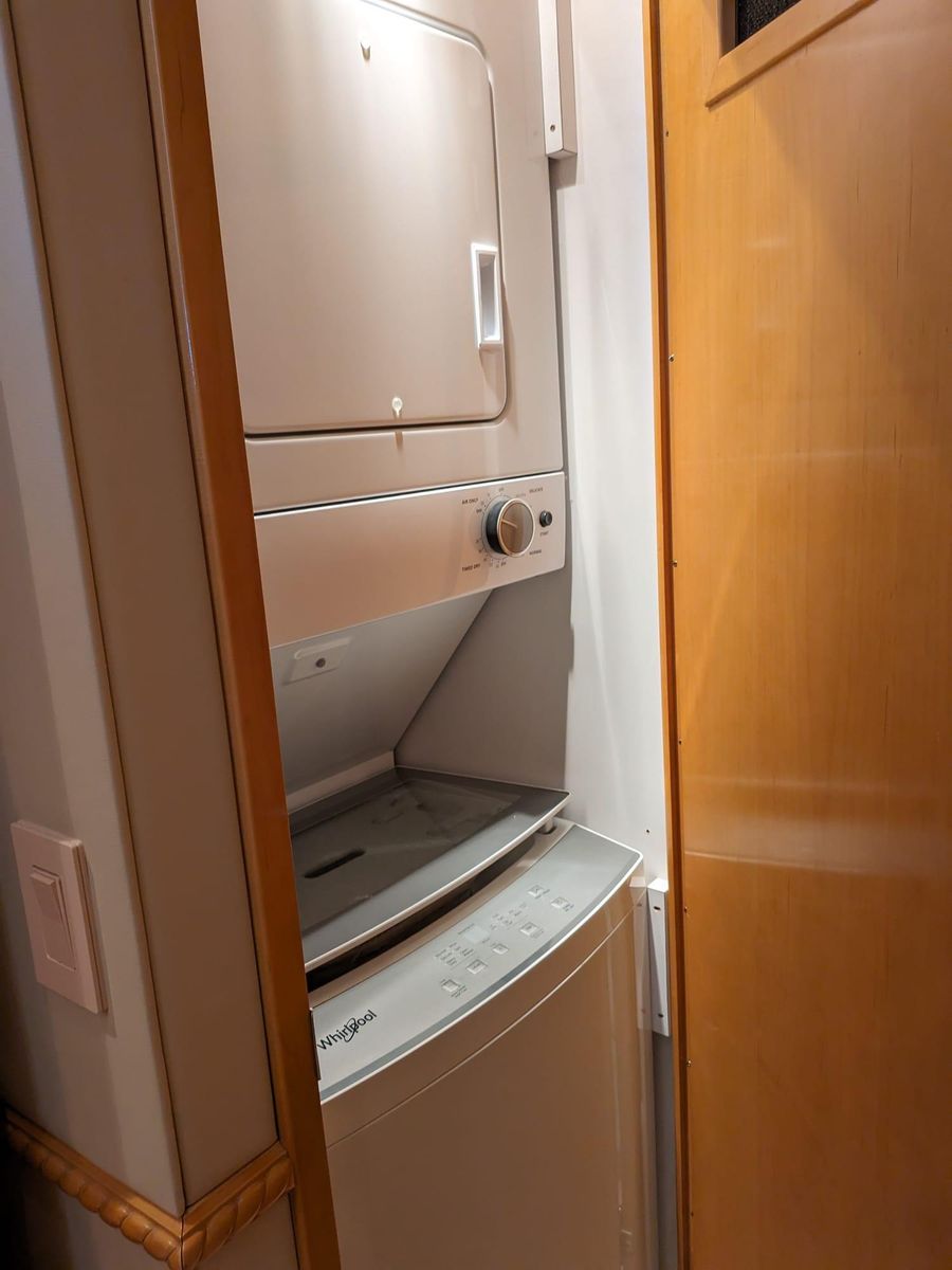 2001 Hatteras 70 