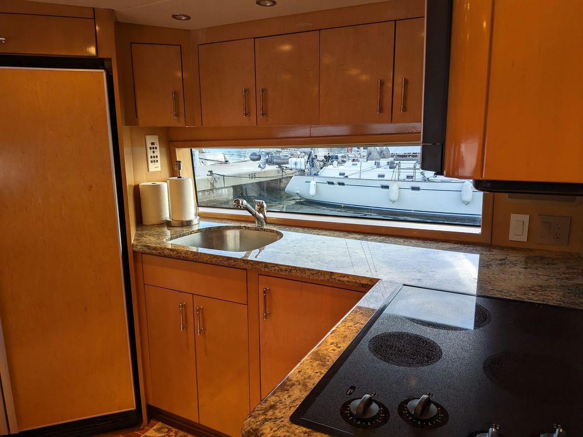 2001 Hatteras 70 