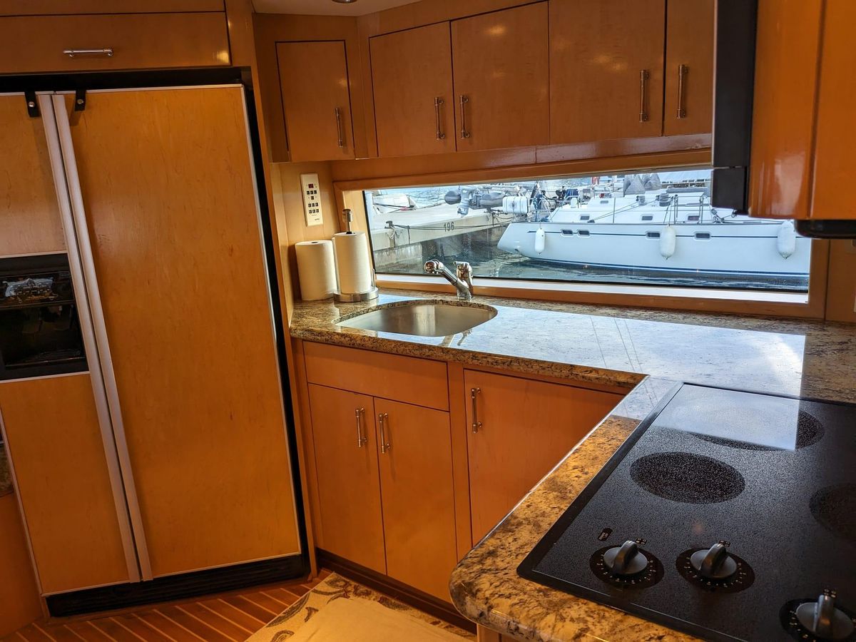 2001 Hatteras 70 