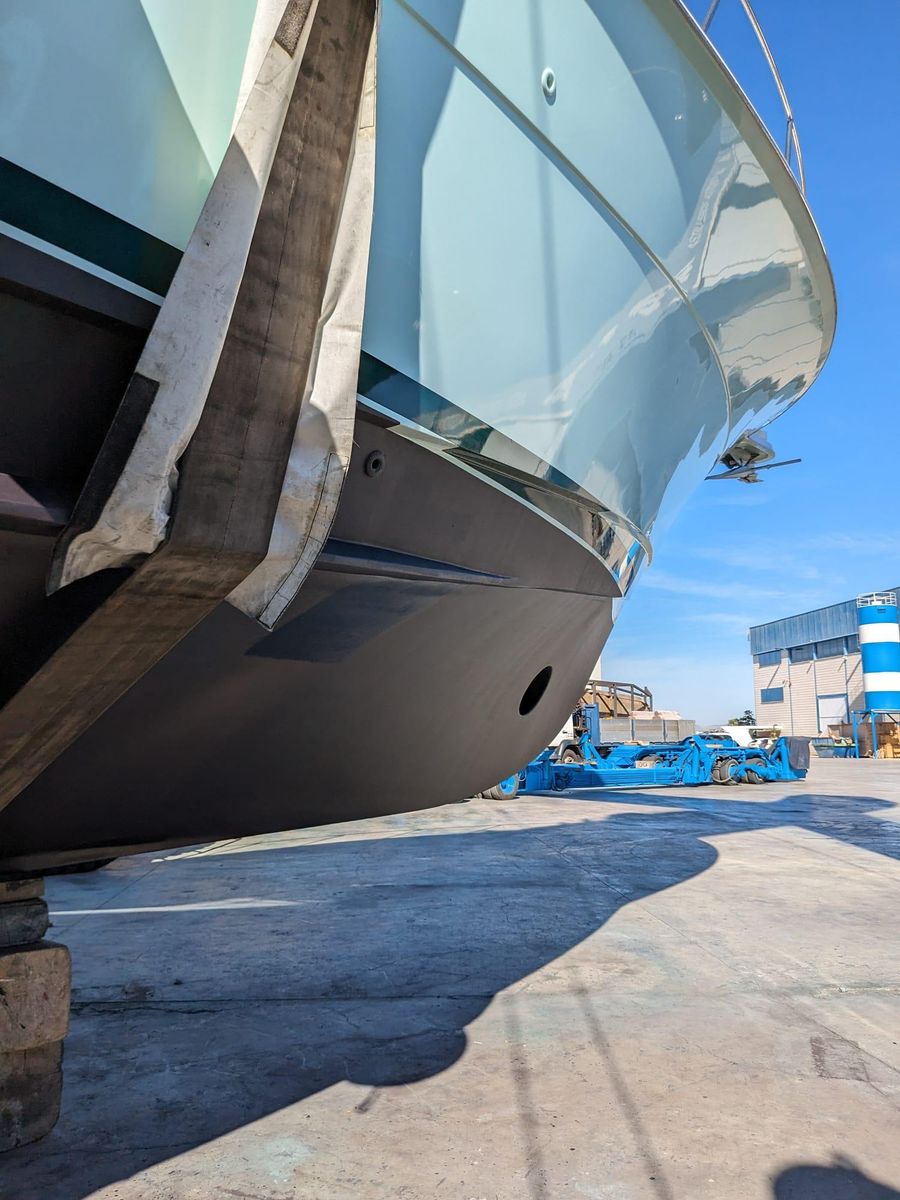 2001 Hatteras 70 