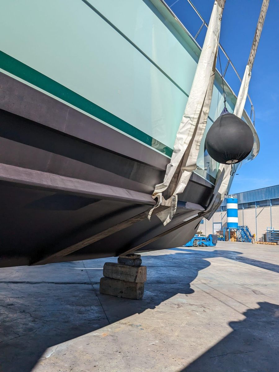 2001 Hatteras 70 