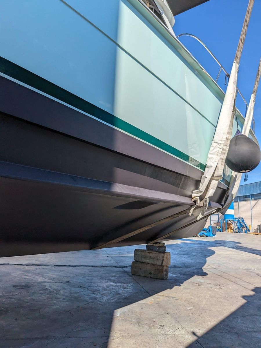 2001 Hatteras 70 