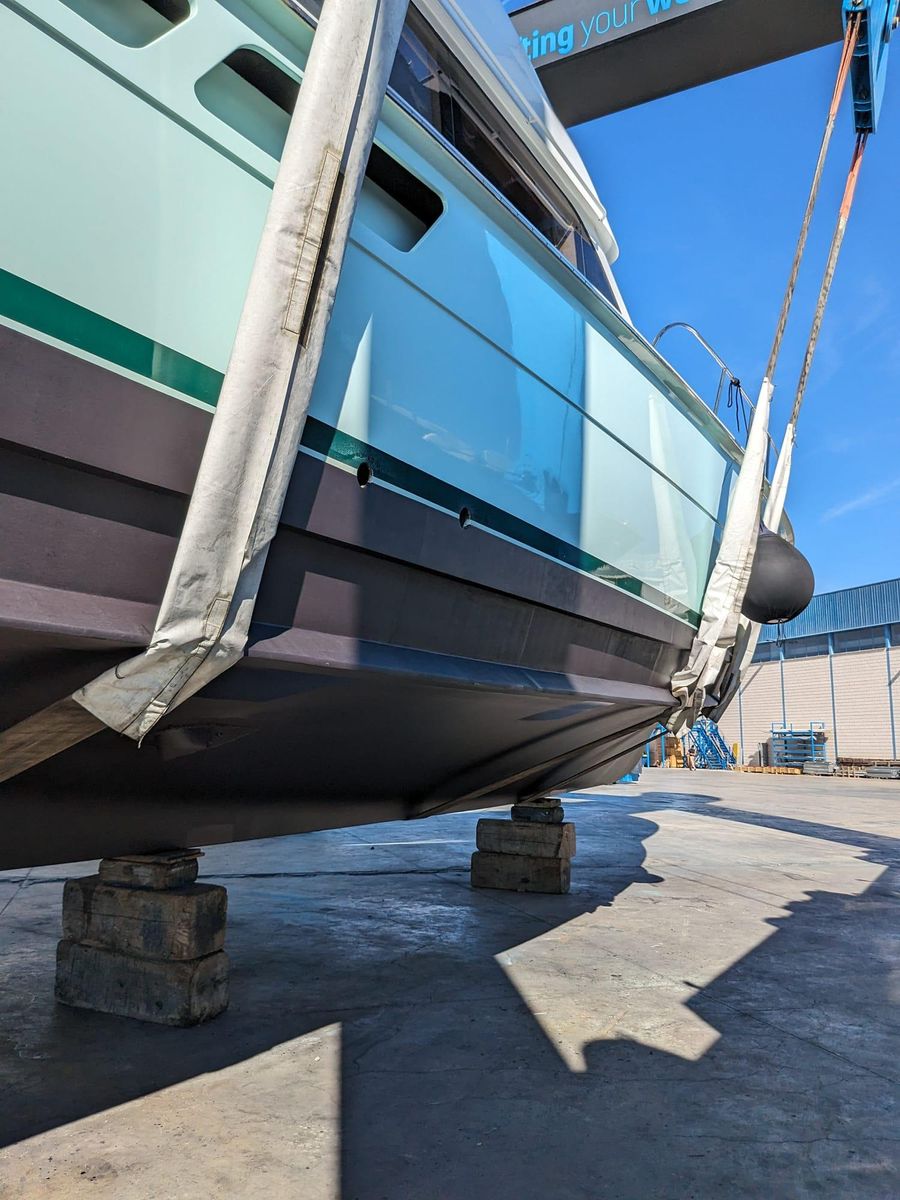 2001 Hatteras 70 