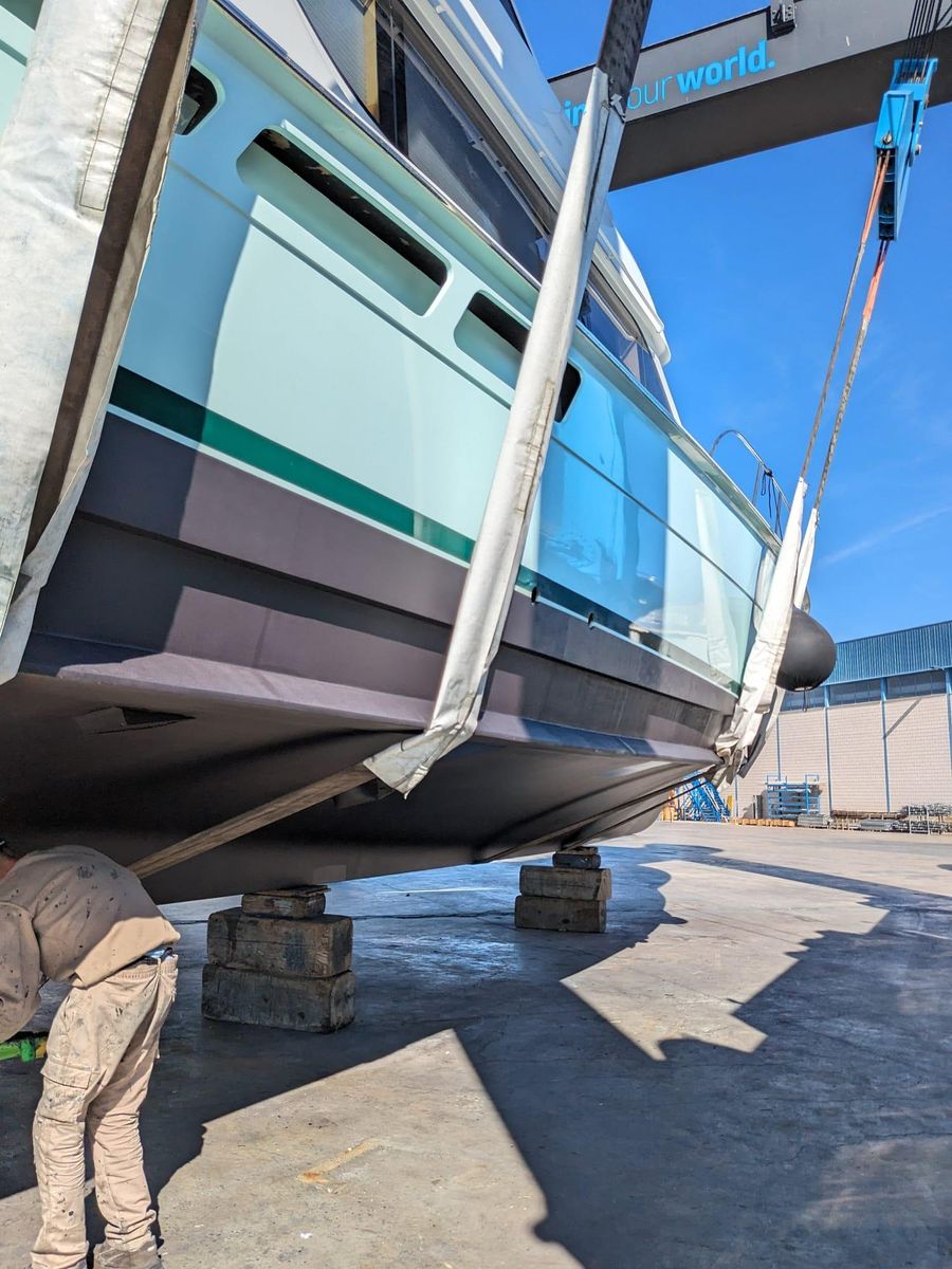 2001 Hatteras 70 