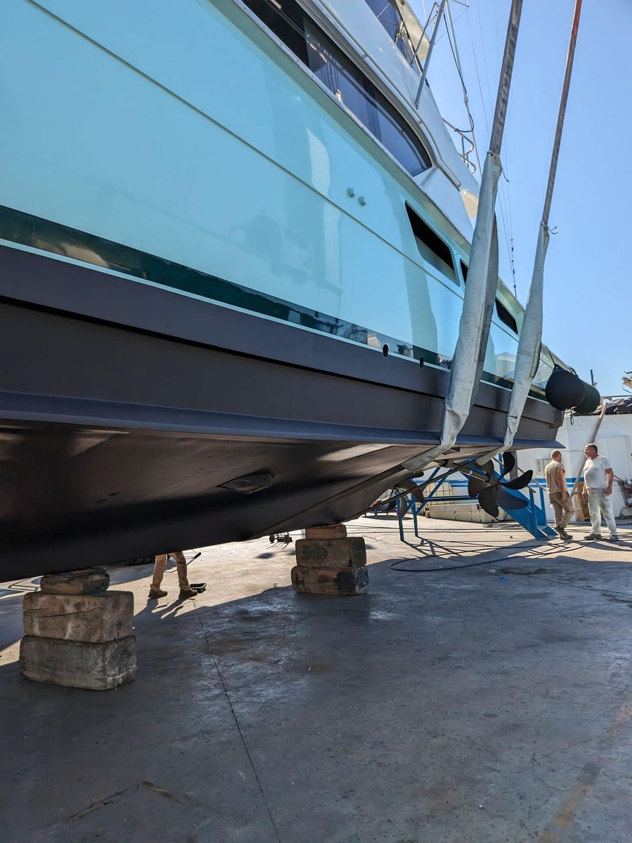 2001 Hatteras 70 