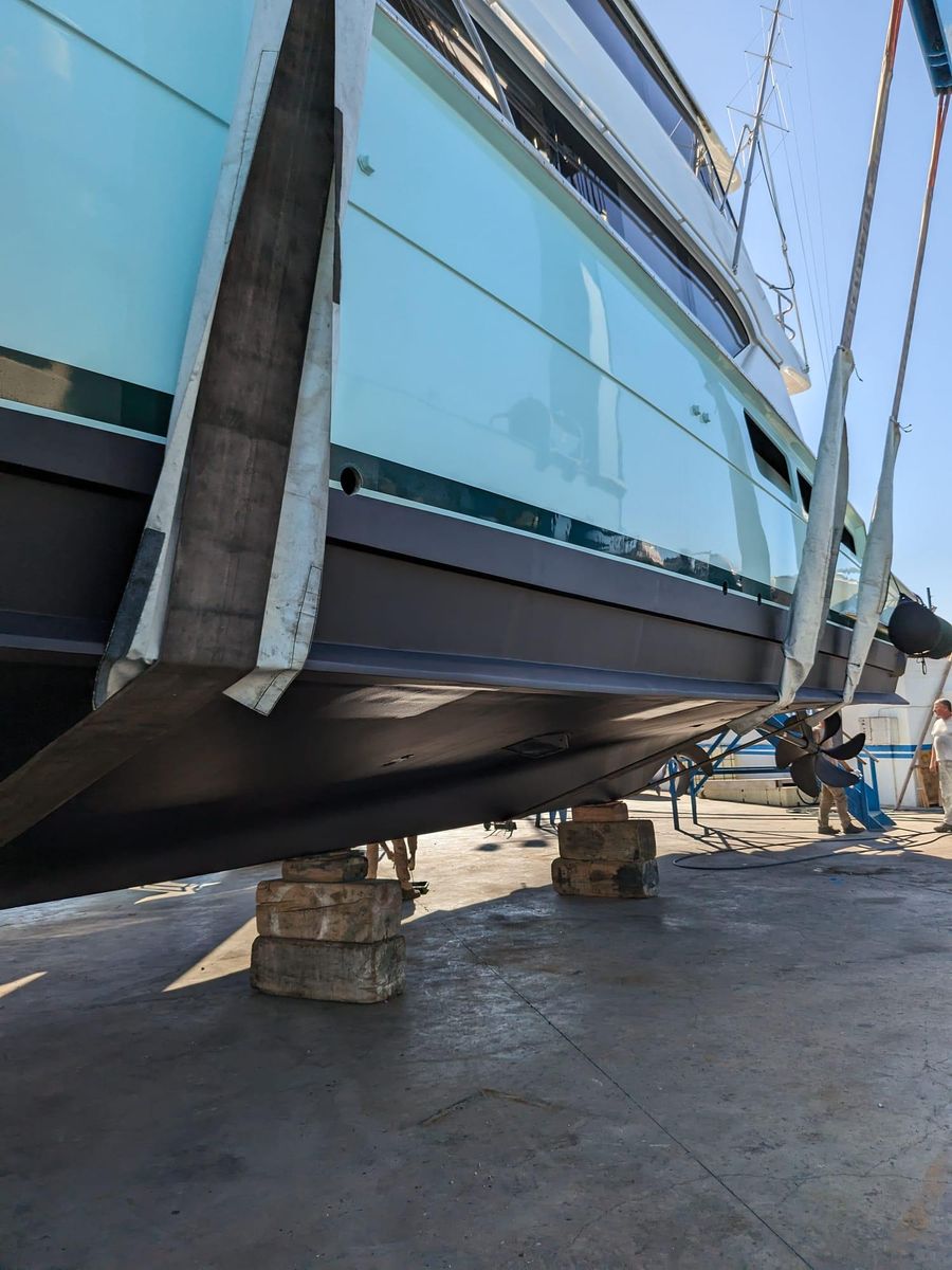 2001 Hatteras 70 
